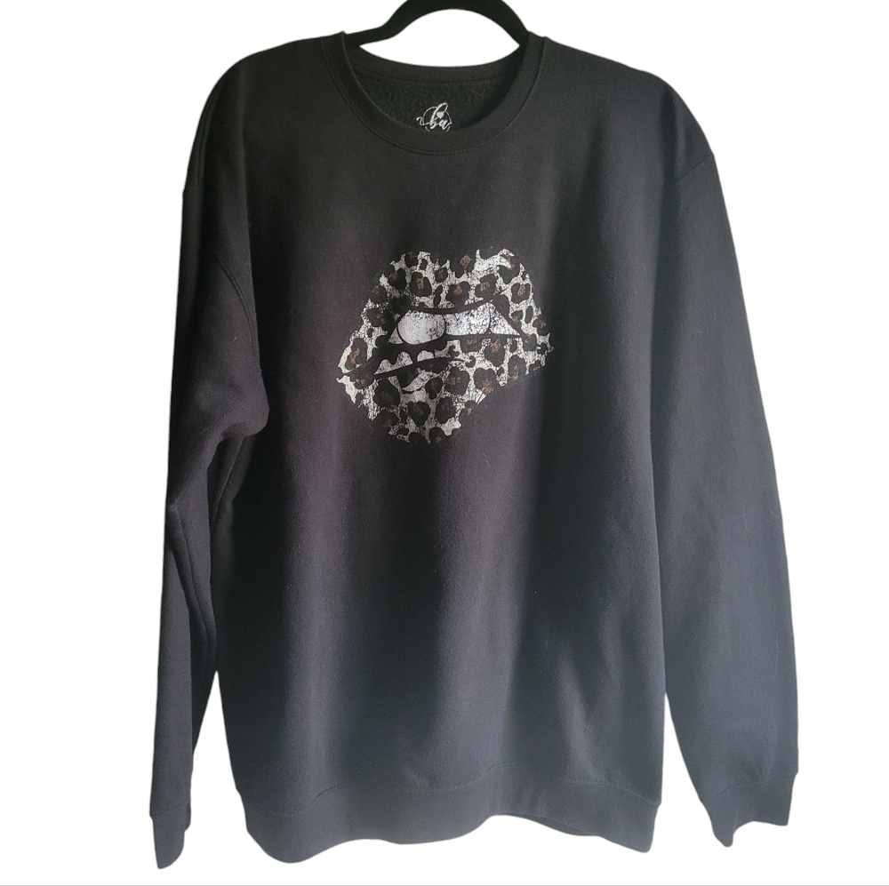 Blonde Ambition Black Sweatshirt Lepard Lips Womens size Large Animal Print